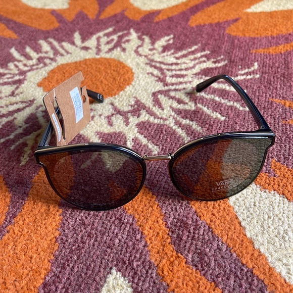 Vans Summer Holiday UV Protect Shades Sunglasses
NWT - Picture 7 of 16